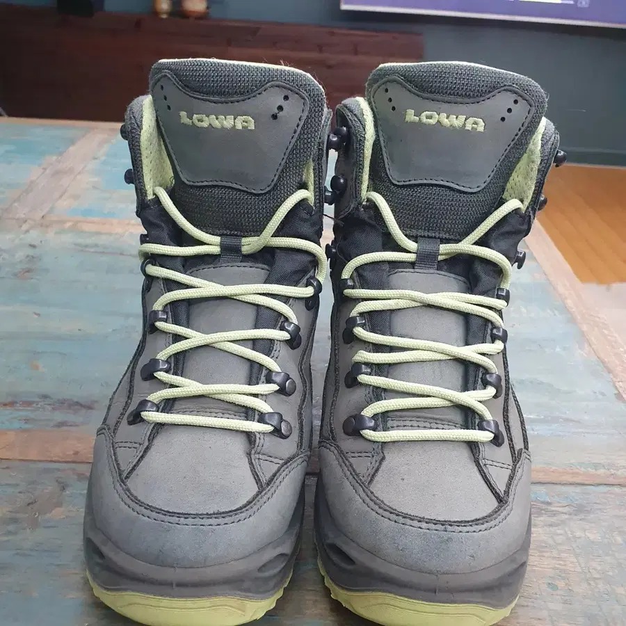 LOWA(로바) 여성 등산화