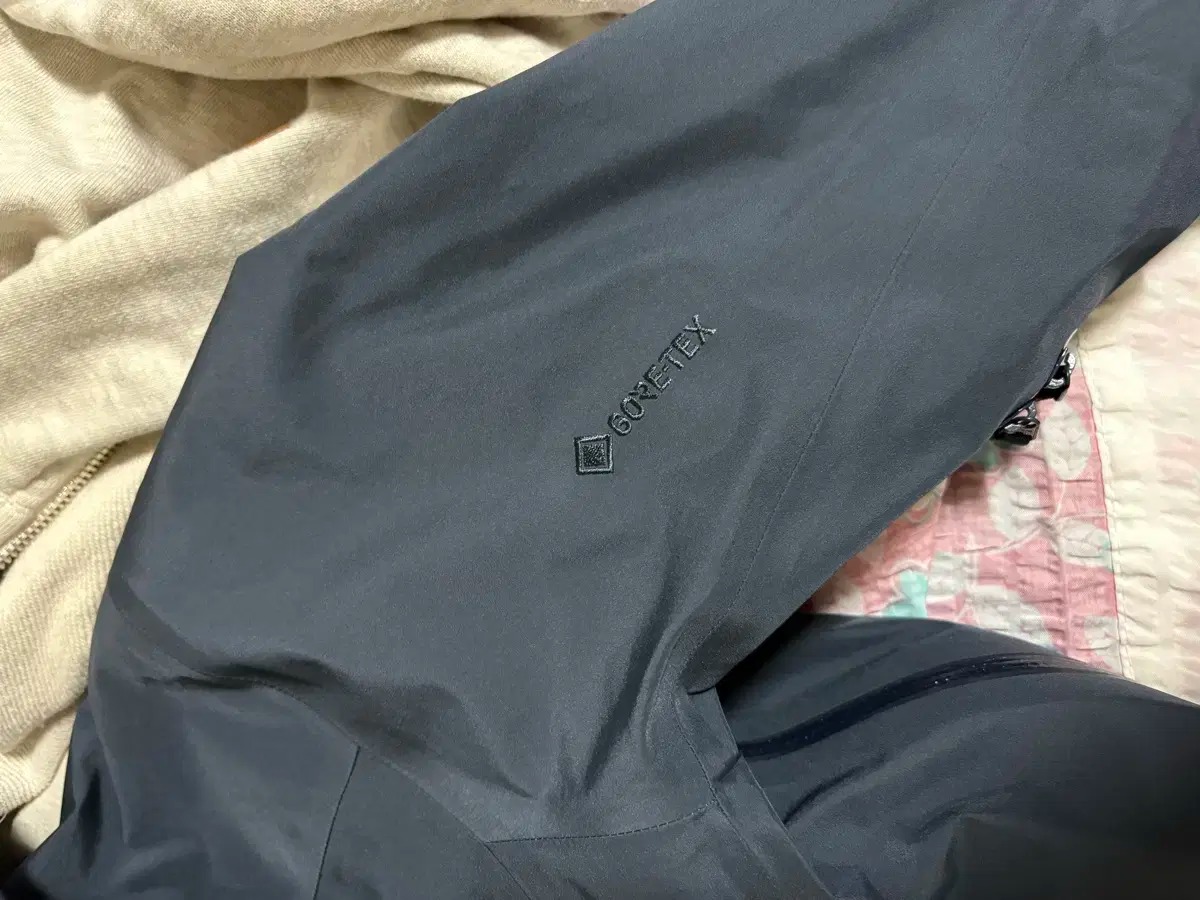 아크테릭스 베타 바람막이 네이비 xs