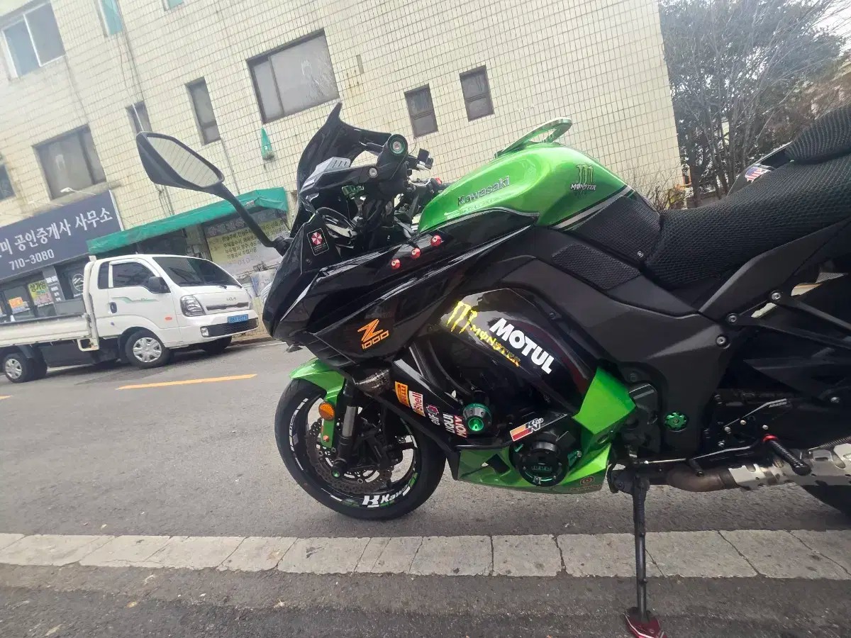 z1000